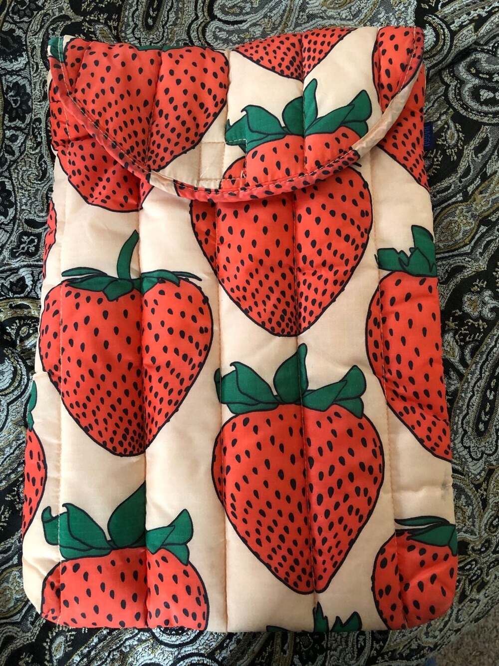 BAGGU Puffy Laptop Sleeve Strawberry Print